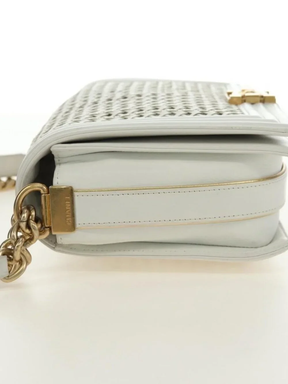 CHANEL Chain Boy Chanel Shoulder Bag Leather White Gold CC Auth ka4428V